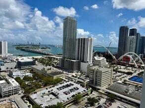 1600 NE 1st Ave, Unit 2902 in Miami, FL - Foto de edificio - Building Photo