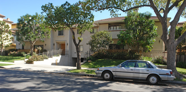 460 Oakland Ave in Pasadena, CA - Foto de edificio - Building Photo