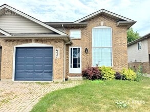 437 Merrill in Windsor, ON - Building Photo - Building Photo