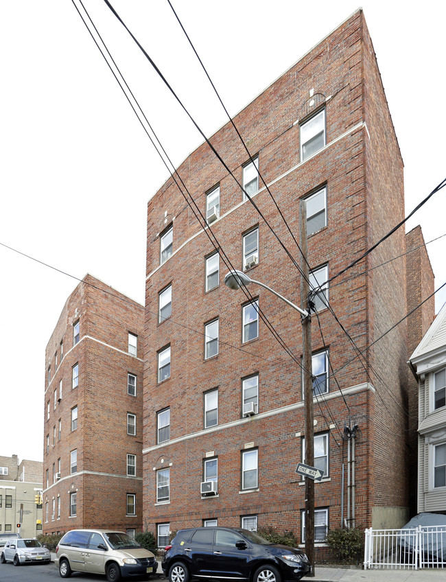 The Hampshire House in Jersey City, NJ - Foto de edificio - Building Photo