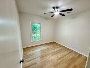 1421 S Scullin Ave in Denison, TX - Building Photo - Building Photo
