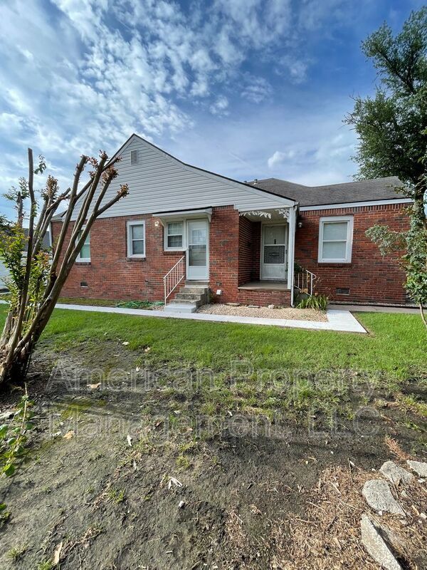 property at 901 S Erie Ave