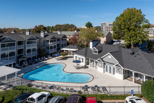 The Columns at Club Drive Apartments