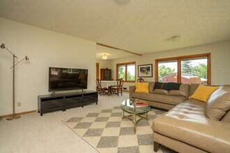 1020 Cimmeron Dr in Loveland, CO - Building Photo - Building Photo