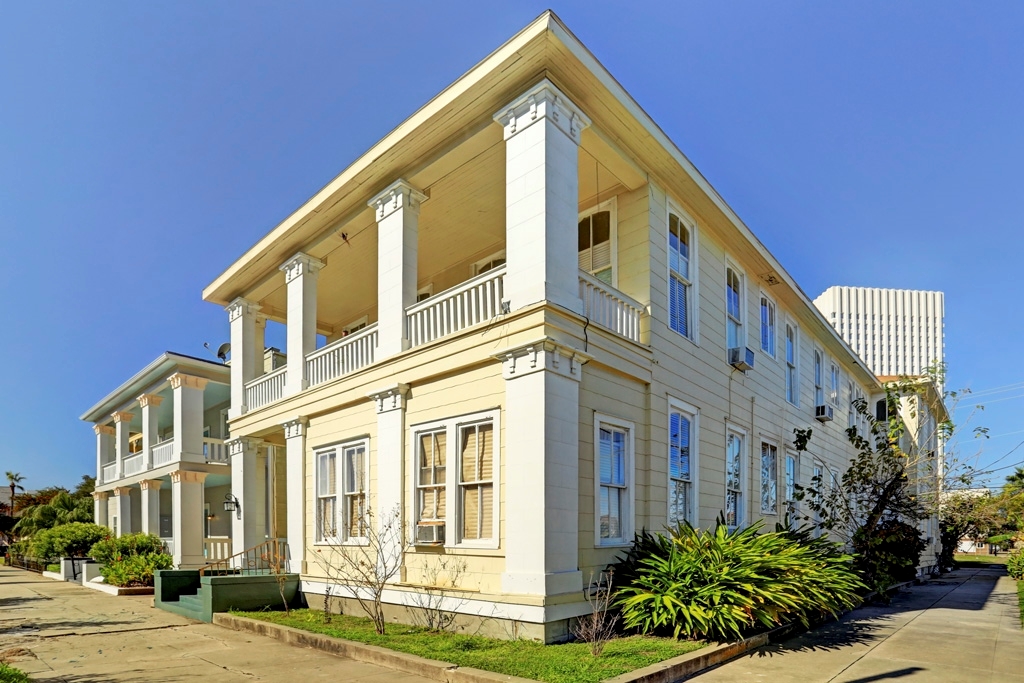 Church Place Apartments in Galveston, TX - Building Photo