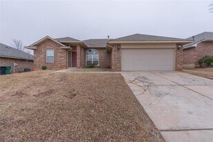 8016 Breezewood Dr in Oklahoma City, OK - Building Photo