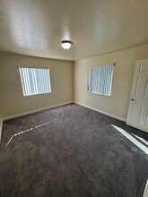 8634 Menlo Ave in Los Angeles, CA - Foto de edificio - Building Photo