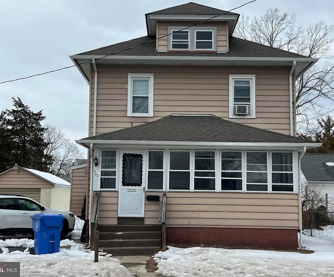 303 Ellis St in Glassboro, NJ - Foto de edificio - Building Photo