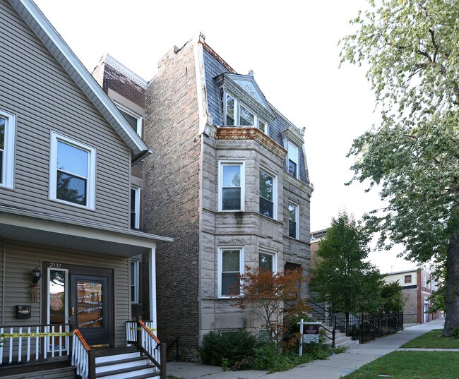 2336 N Maplewood Ave in Chicago, IL - Building Photo - Building Photo