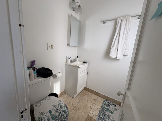 38 Hemenway St, Unit 12A in Boston, MA - Foto de edificio - Building Photo