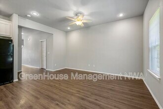 818 Baker St NW in Gravette, AR - Building Photo - Building Photo