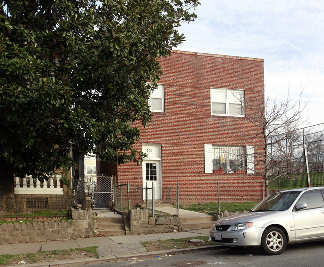 701 Otis Pl NW in Washington, DC - Building Photo - Building Photo