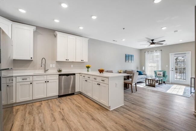 Pinnacle Ridge Apartments in Fishersville, VA - Foto de edificio - Building Photo