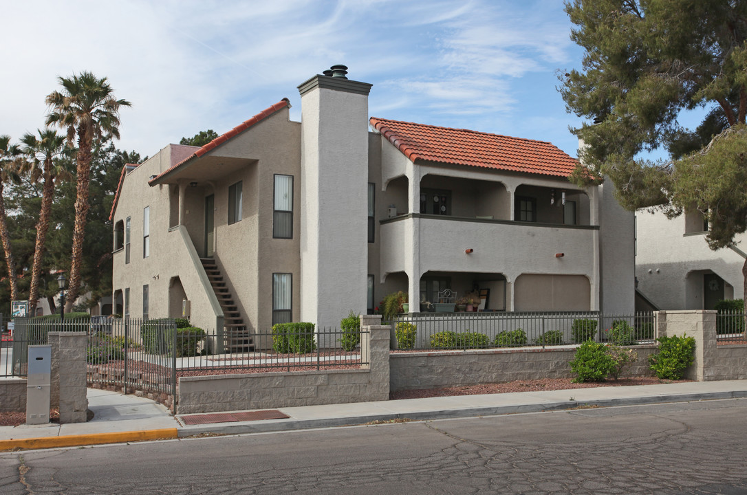 Newport Cove Vista Apartment in Henderson, NV - Building Photo