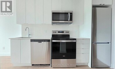 3240 William Coltson Ave in Oakville, ON - Building Photo - Building Photo