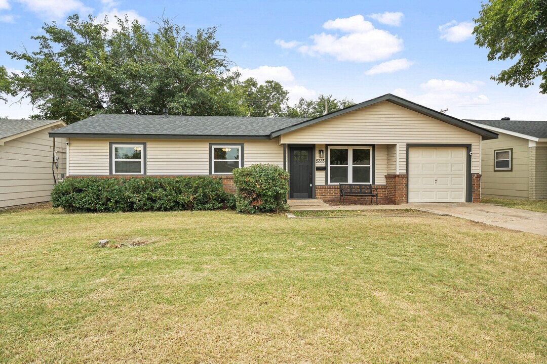 5223 41st St in Lubbock, TX - Building Photo