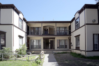 1740 Westmoreland Ave in Los Angeles, CA - Building Photo - Building Photo