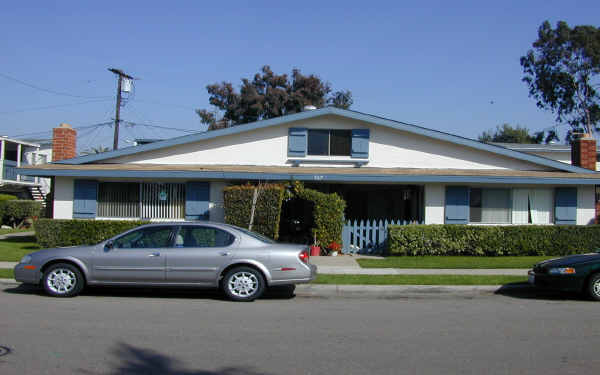 Bradley Park West in El Cajon, CA - Building Photo