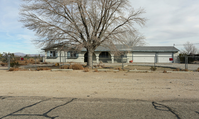 10421-10433 Baker Rd in Lucerne Valley, CA - Building Photo - Building Photo