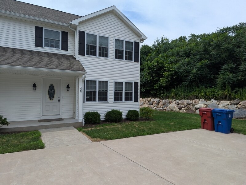 227-229-229 River Rd in Farmington, CT - Building Photo