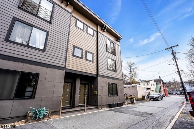 10 McCready's Alley in Lambertville, NJ - Building Photo - Building Photo
