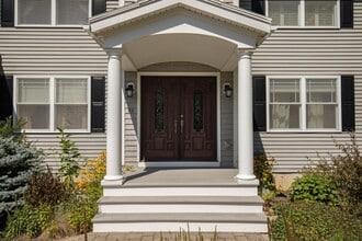 32 Olive Meadow Ln in Dover, NH - Building Photo - Building Photo