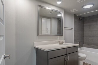 Lakeside in Houston, TX - Foto de edificio - Interior Photo