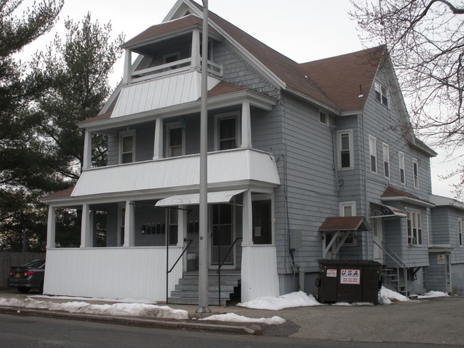 26 Belcher St in Chicopee, MA - Foto de edificio - Building Photo