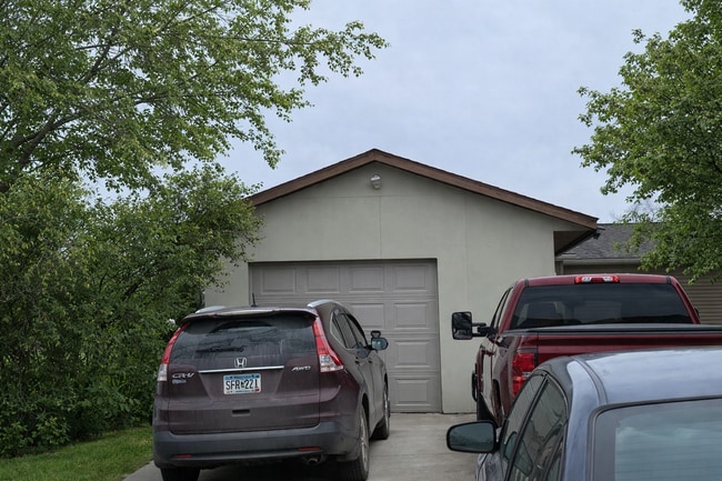 106 11th St NE, Unit B in Bemidji, MN - Building Photo - Building Photo