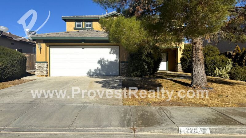 14226 Blackstone St in Hesperia, CA - Building Photo