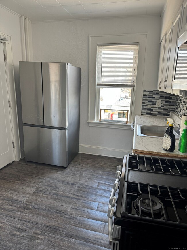 property at 3142 Fairfield Ave