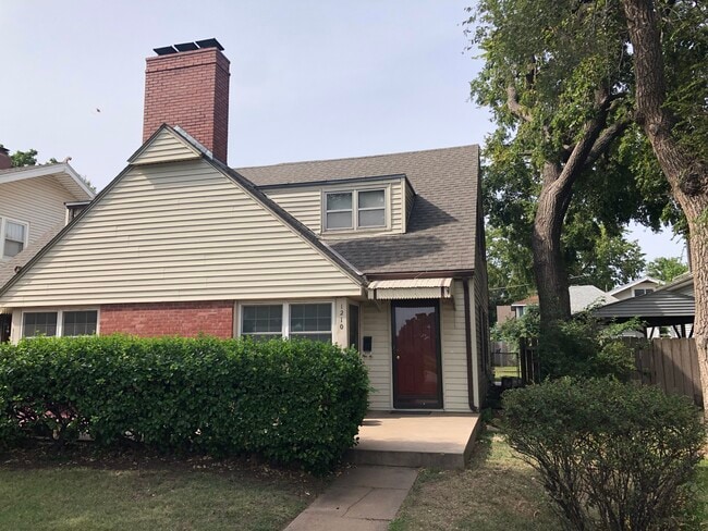 property at 1210 W Murdock St