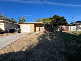 2205 Cortez Ln in Sacramento, CA - Building Photo
