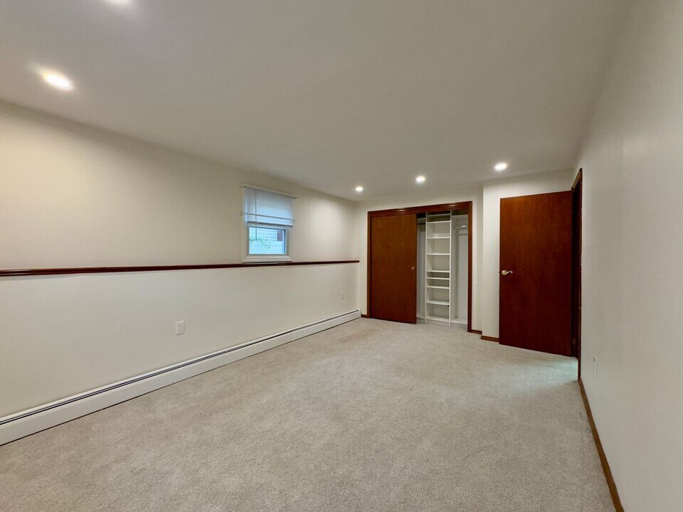 25 Paddock St in North Babylon, NY - Foto de edificio