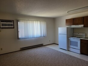 Green Apartments in Fargo, ND - Building Photo - Building Photo