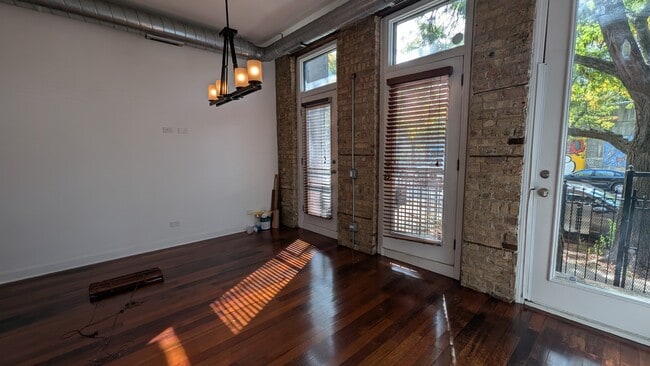 1222 W Hubbard St in Chicago, IL - Building Photo - Building Photo