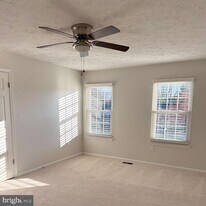 2401 W Rosecroft Village Cir in Oxon Hill, MD - Building Photo