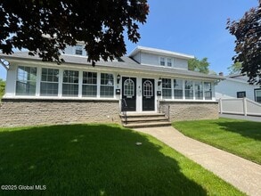 8 Locust Park in Colonie, NY - Building Photo - Building Photo