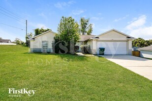 1905 Eden Dr in Deltona, FL - Building Photo