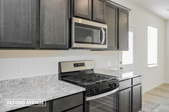 331 Condie Russell Ave in Venus, TX - Foto de edificio - Building Photo