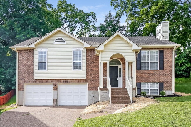 property at 903 Retriever Pl