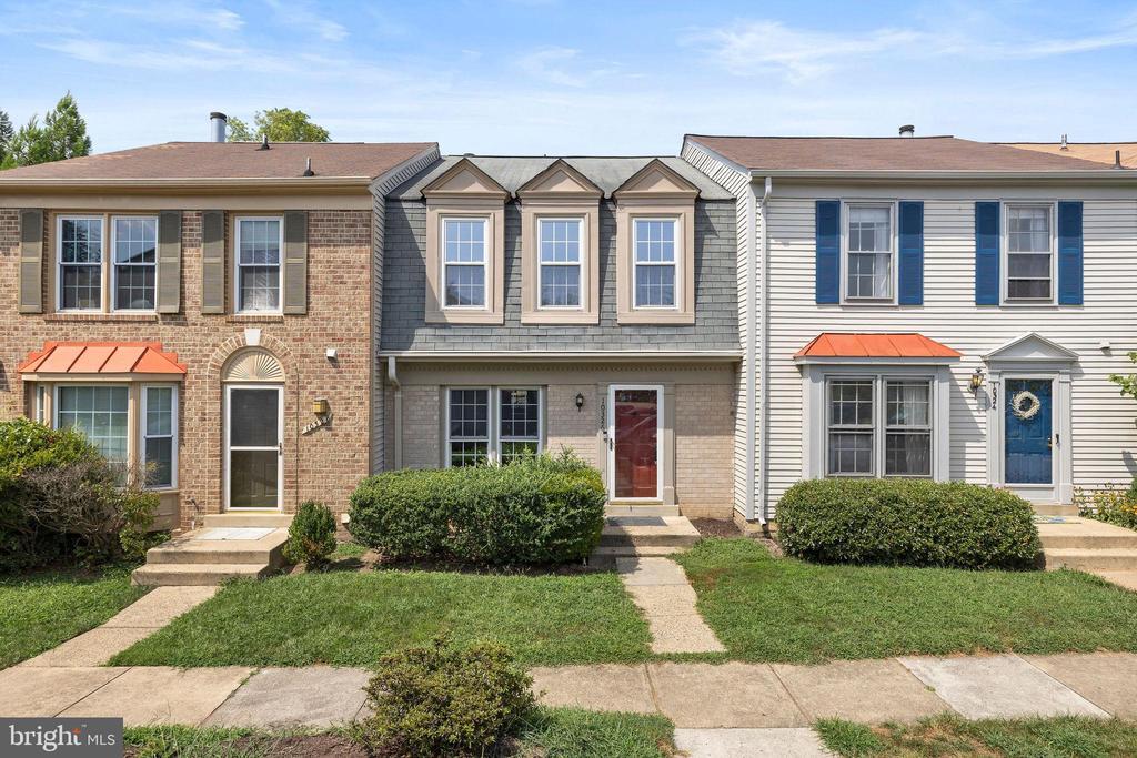 10326 Colony Park Dr in Fairfax, VA - Building Photo