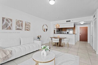 31 SE 5th St, Unit 505 in Miami, FL - Building Photo - Building Photo
