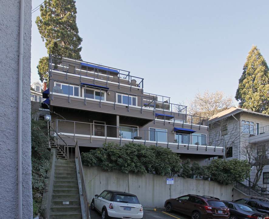 Terrace Park Condominiums in Portland, OR - Building Photo