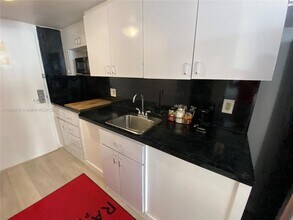 19201 Collins Ave, Unit 522 in Sunny Isles Beach, FL - Building Photo - Building Photo