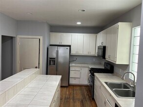 8672 Meadowcroft Dr in Houston, TX - Building Photo - Building Photo