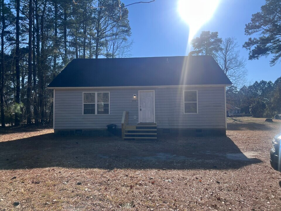 2232 Trinity Club Dr in Kinston, NC - Foto de edificio