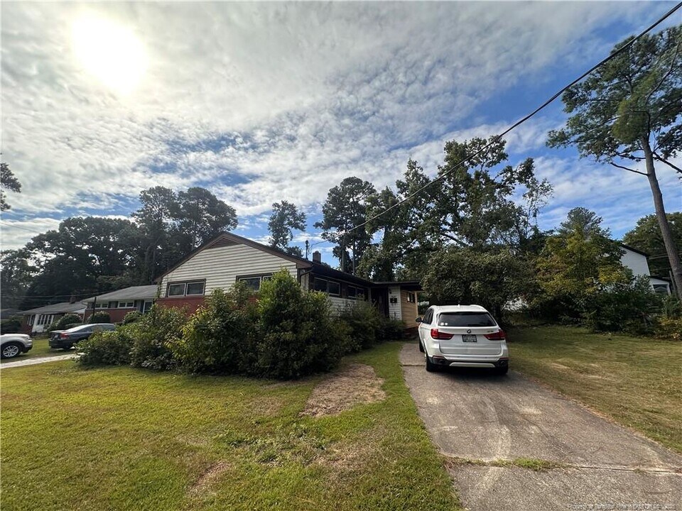 1921 Manteo St in Fayetteville, NC - Building Photo
