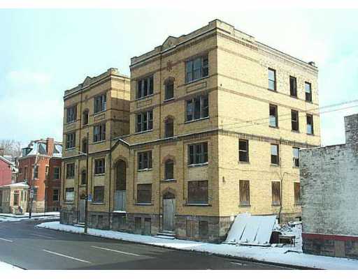 1300 Chateau St in Pittsburgh, PA - Foto de edificio - Building Photo