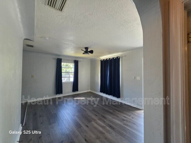 1425 40th St S in St. Petersburg, FL - Foto de edificio - Building Photo